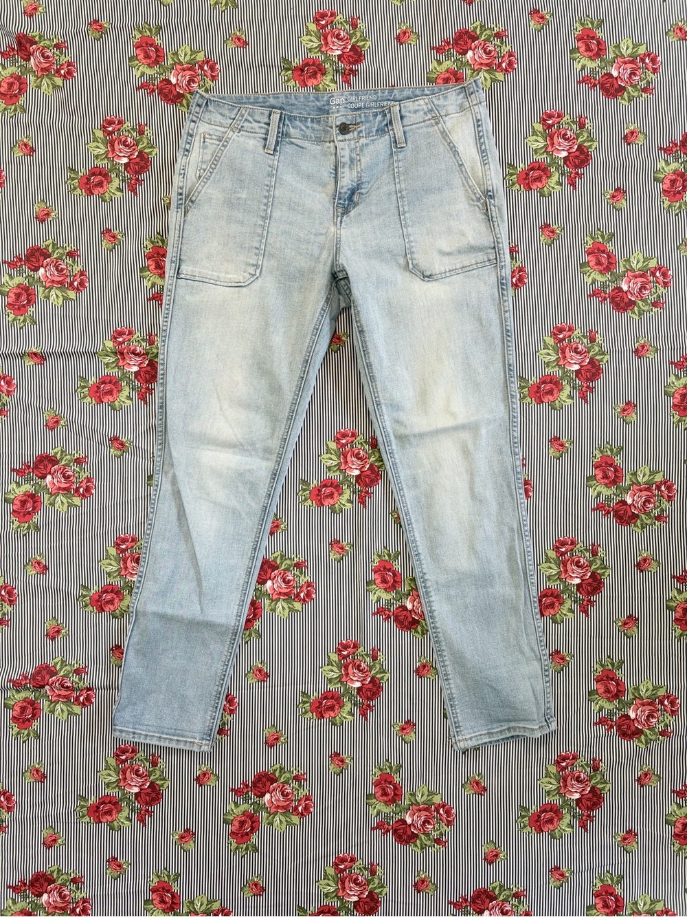 GAP Light Wash Denim Girlfriend Skinny Jeans - Size 8/29 Regular